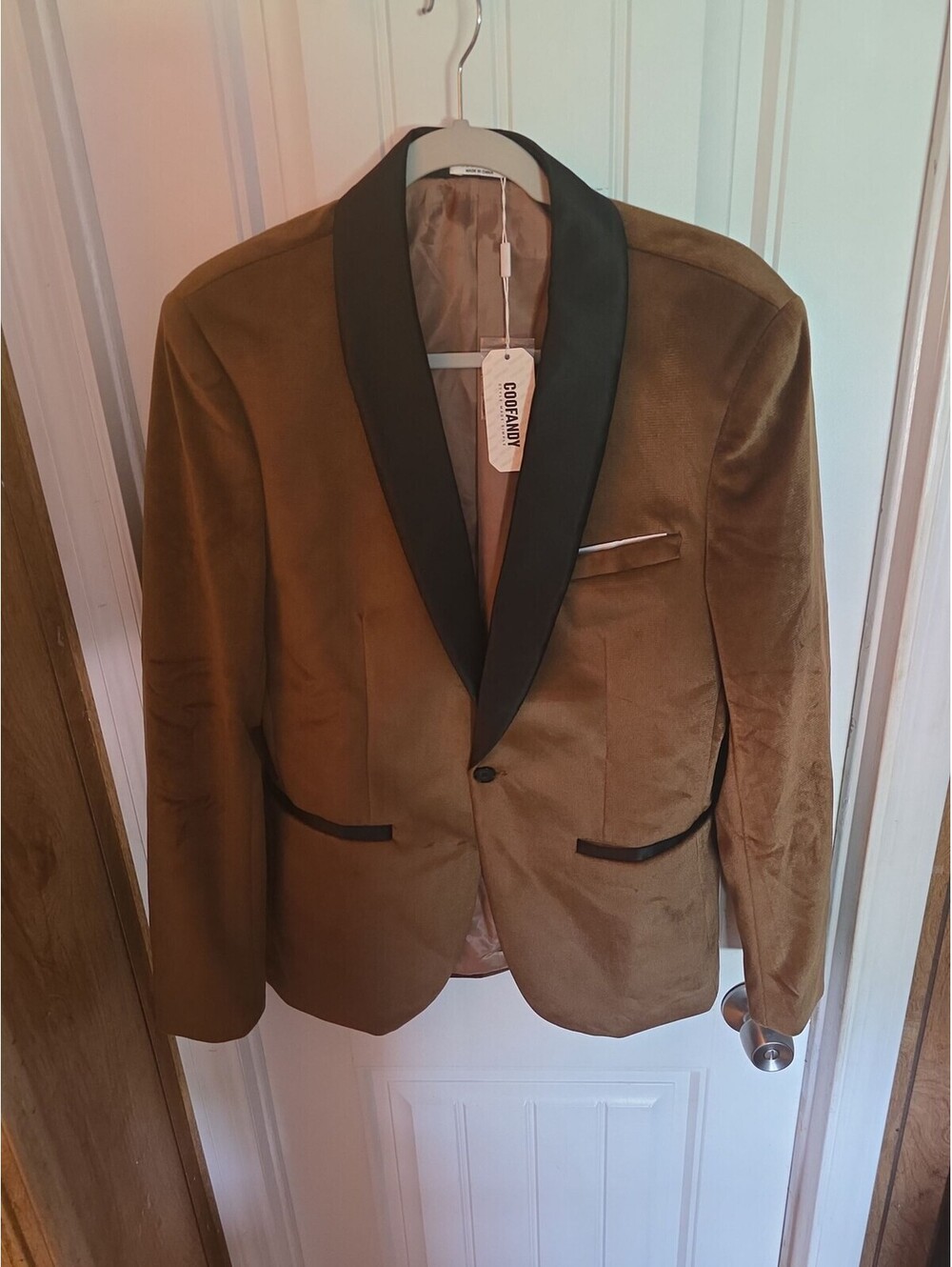 Coofandy Men's Brown Velvet Blazer with Black Lapel Size Small